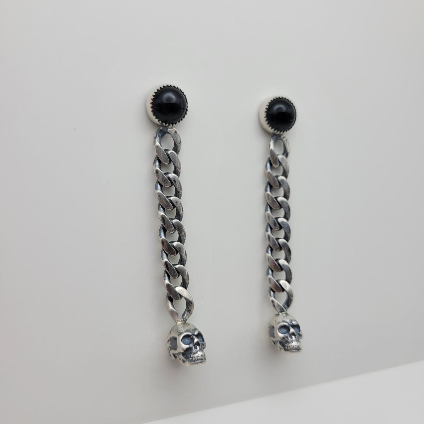 Onyx & chain earrings with skulls