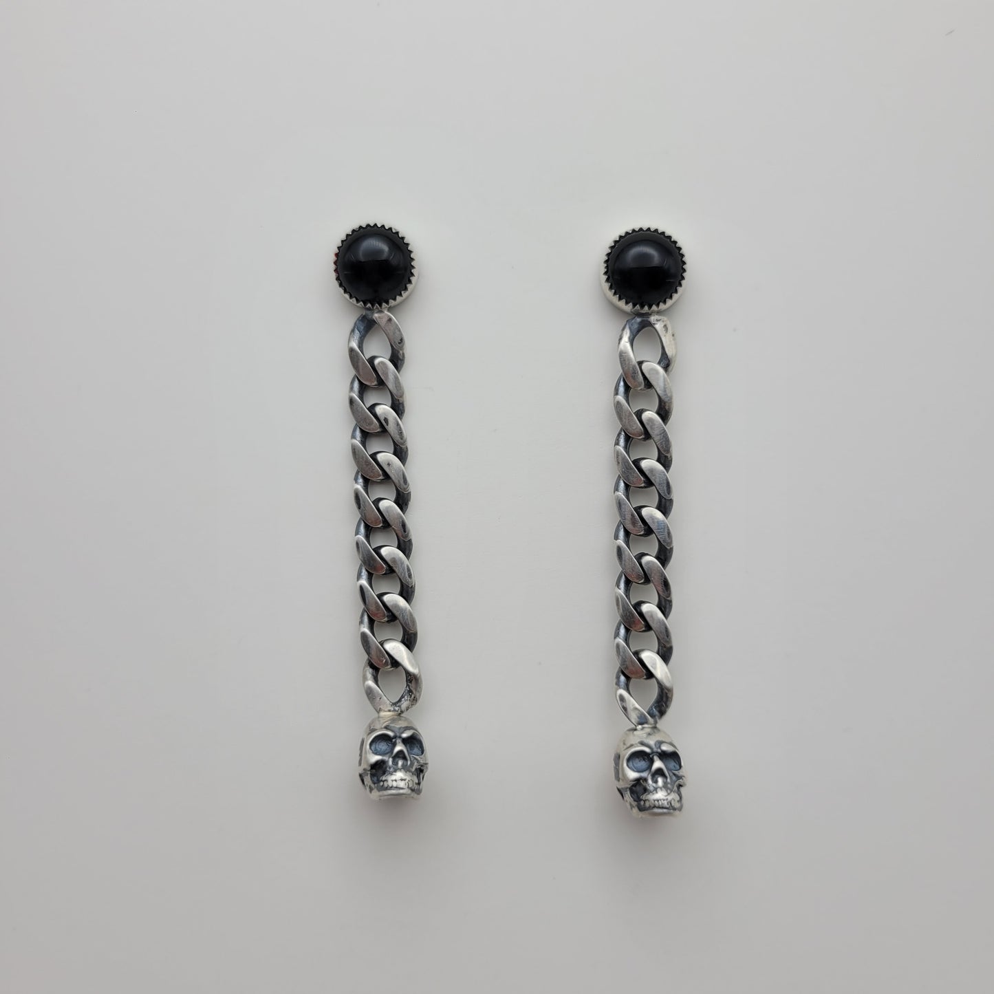 Onyx & chain earrings with skulls